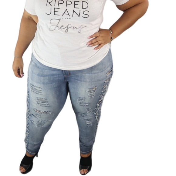 The "Servin Leg" Ripped Jeans - Picture 2 of 5